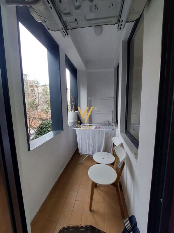 JEPET APARTAMENT 1+1+BLK ME QERA TE RRUGA BARRIKADAVE 750 EURO