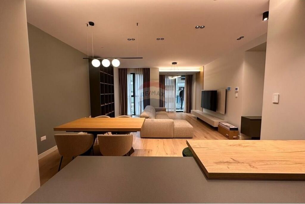 Apartament luksoz me qira ne rrugen Dervish Hima ( prane Air Albania stadium)