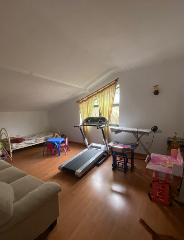 🏡 Jepet me Qira Vilë 2-Katëshe – Sauk i Vjetër