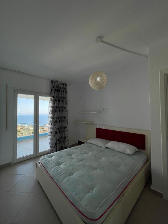 Appartamento 2+1+2 in vendita con vista mare +2 posti auto a Dhermi