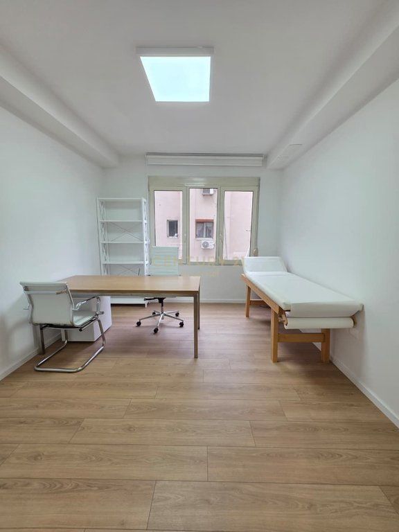 Jepet me qira zyrë në zonën e Ish-Bllokut, në Samos Tower