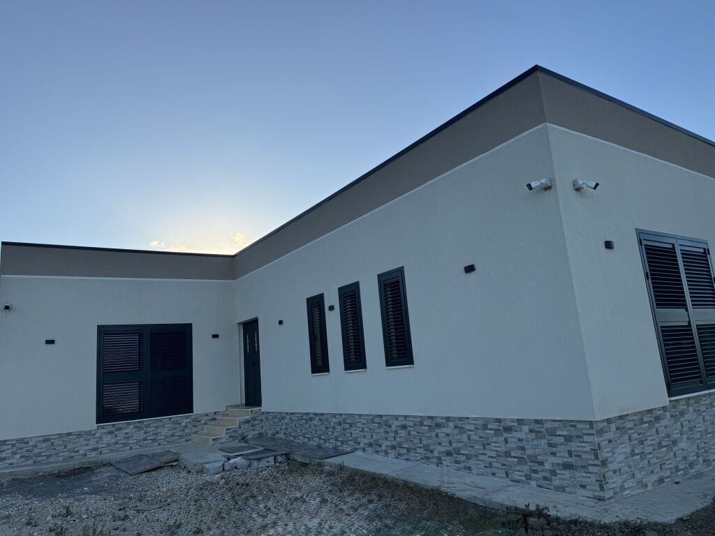 Villa with view of Lake Gjokaj + land