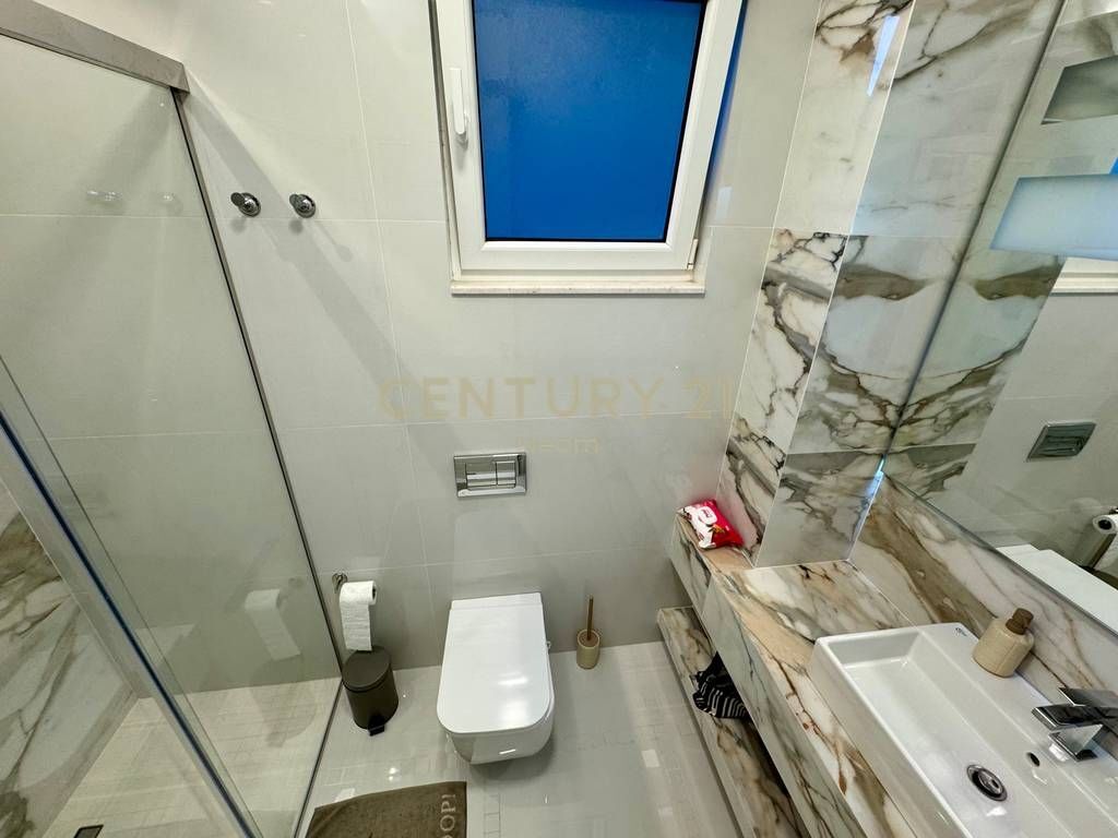 SHITET APARTAMENT 3+1+2 🅿️ LIQENI I THATE FZ 355,000 € Sip. Totale  145m2  Sip. e brendshme  124m2