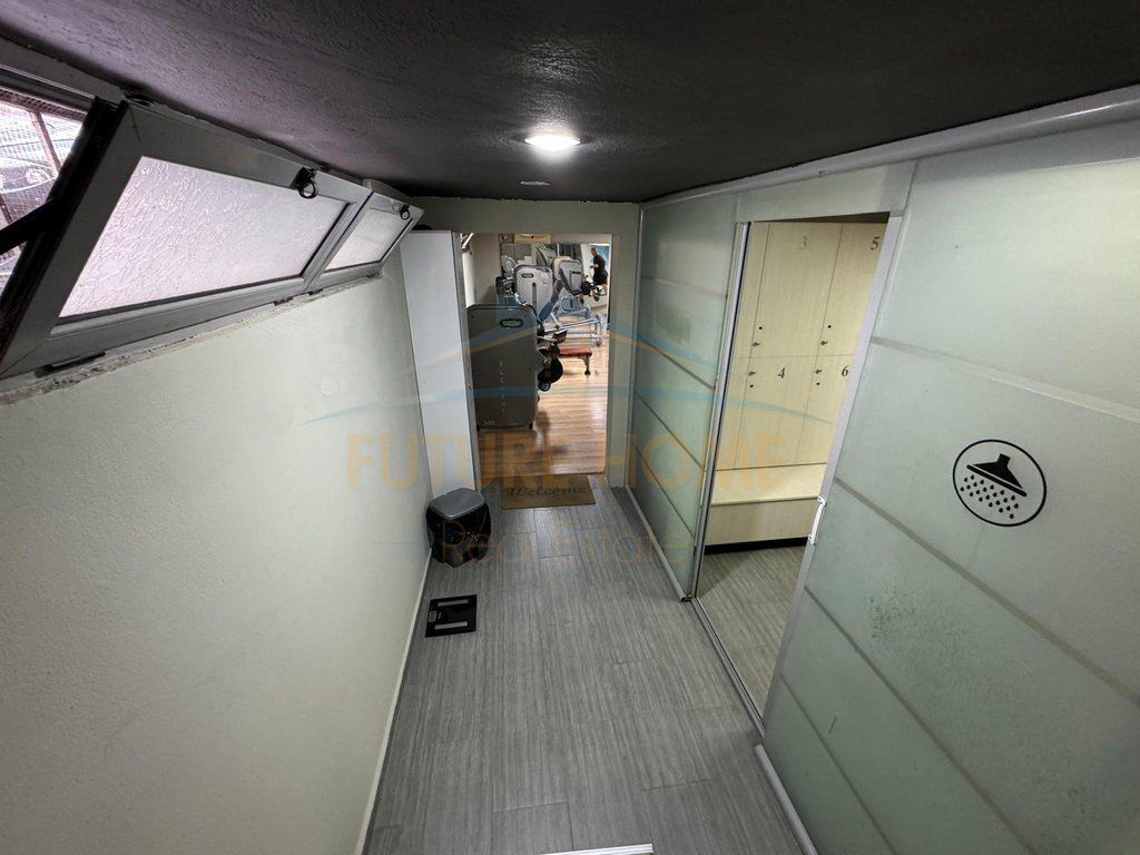 Locale commerciale in vendita