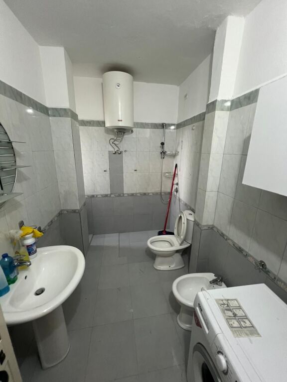 JEPET ME QERA APARTAMENT 2+1 NE ZONE E ISH RAJONIT DURRES