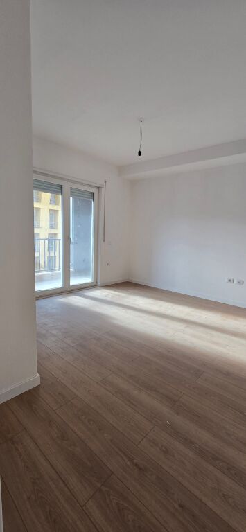 AMBIENT PËR ZYRA+POST PARKIMI