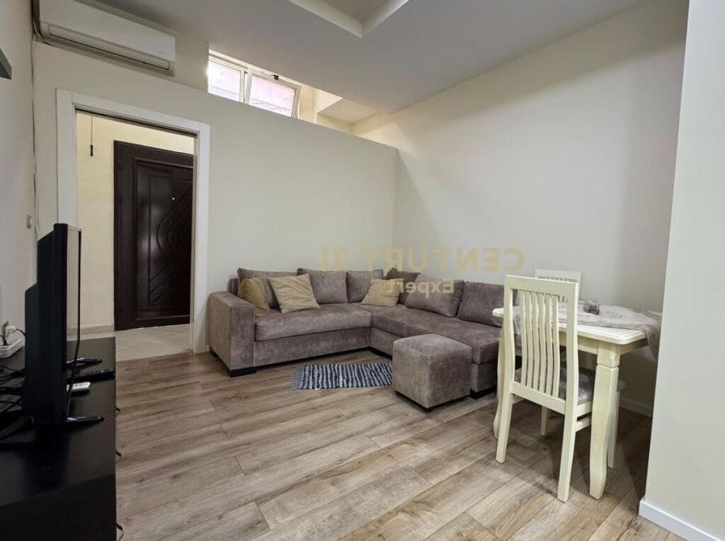 Jepet me qera 2+1 ne Rr. Islam Alla