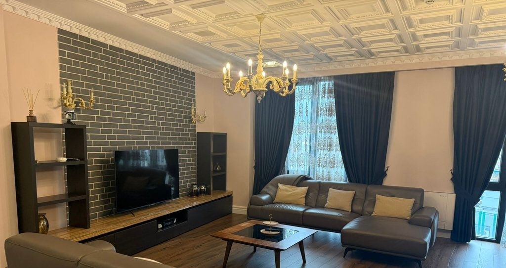 AFFITTASI APPARTAMENTO 4+1+2+ POSTO AUTO A PARK GATE TIRANA, VICINO AIR ALBANIA