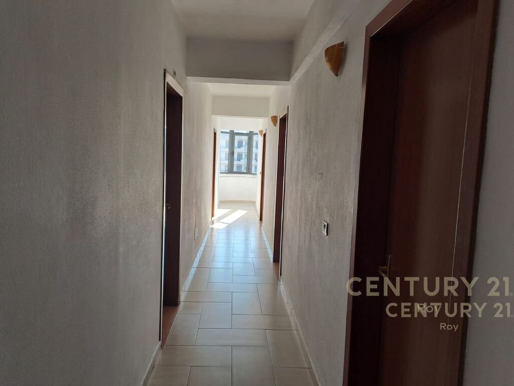 SHITET HOTEL ME 31 DHOMA NE GOLEM!!!