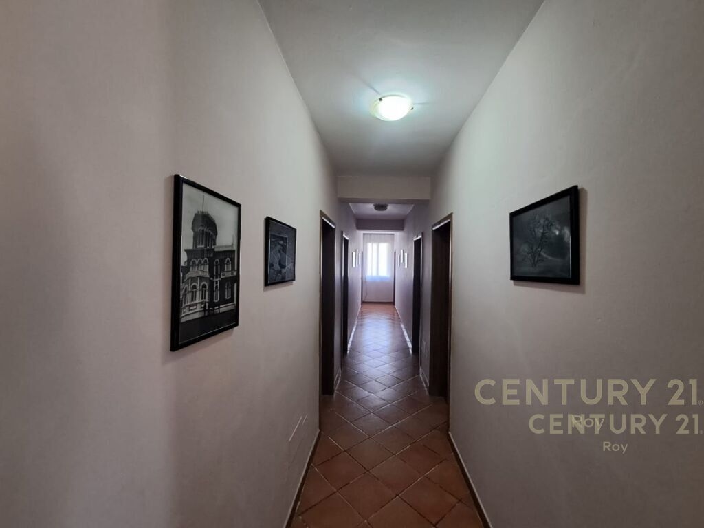 SHITET HOTEL ME 31 DHOMA NE GOLEM!!!