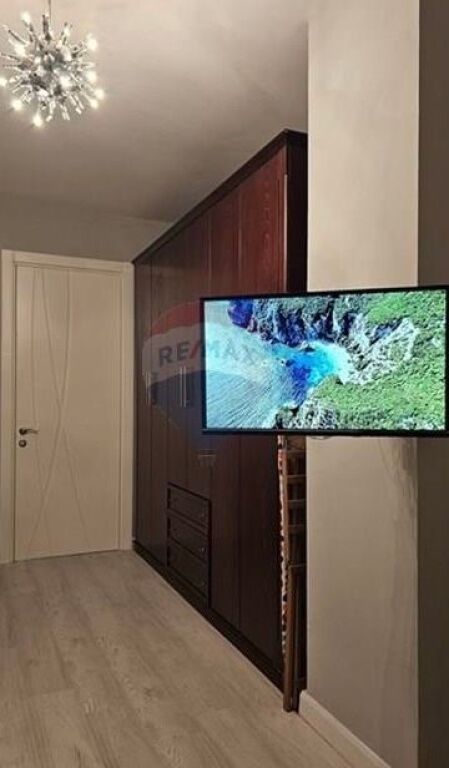 Shitet Apartament 2+1+2 tek rruga e Barrikadave ID: 530571006-4