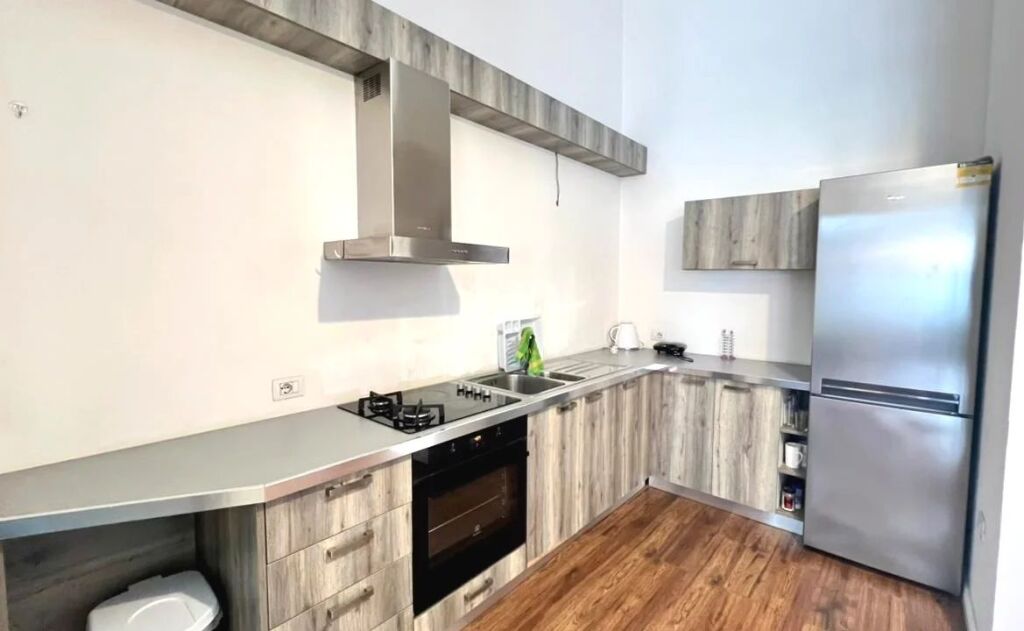 Jepet me Qera: 2+1+2wc📍Zogu I Zi - Kati.6 - 650€ - S.110m² - Pallat i Ri || Zone teper e qete banimi