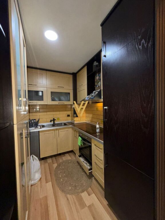 JEPET APARTAMENT 2+1+BLK TE ISH EKSPOZITA SOT 80.000 LEKE