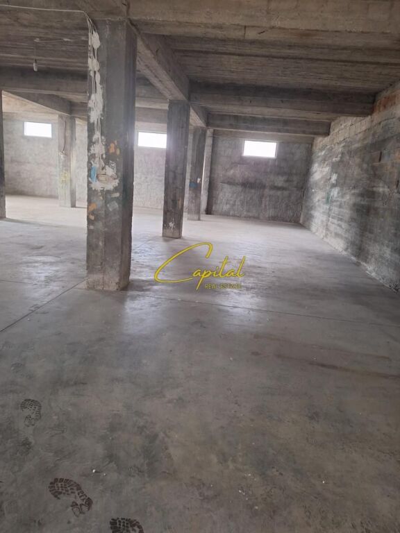 MAGAZZINI IN AFFITTO 270 M2 SAUK 100.000 LEKE