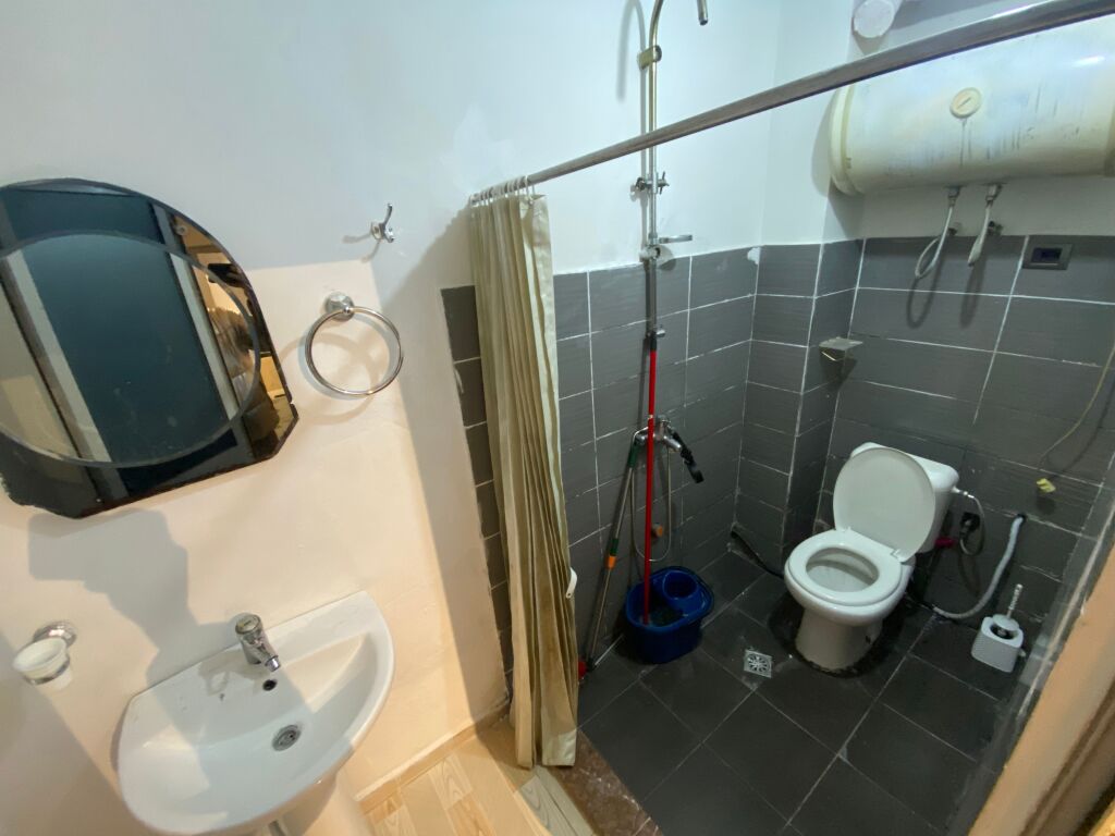 🏡 Jepet Garsioniere me Qera mbi Ish Tregun Elektrik, Tiranë