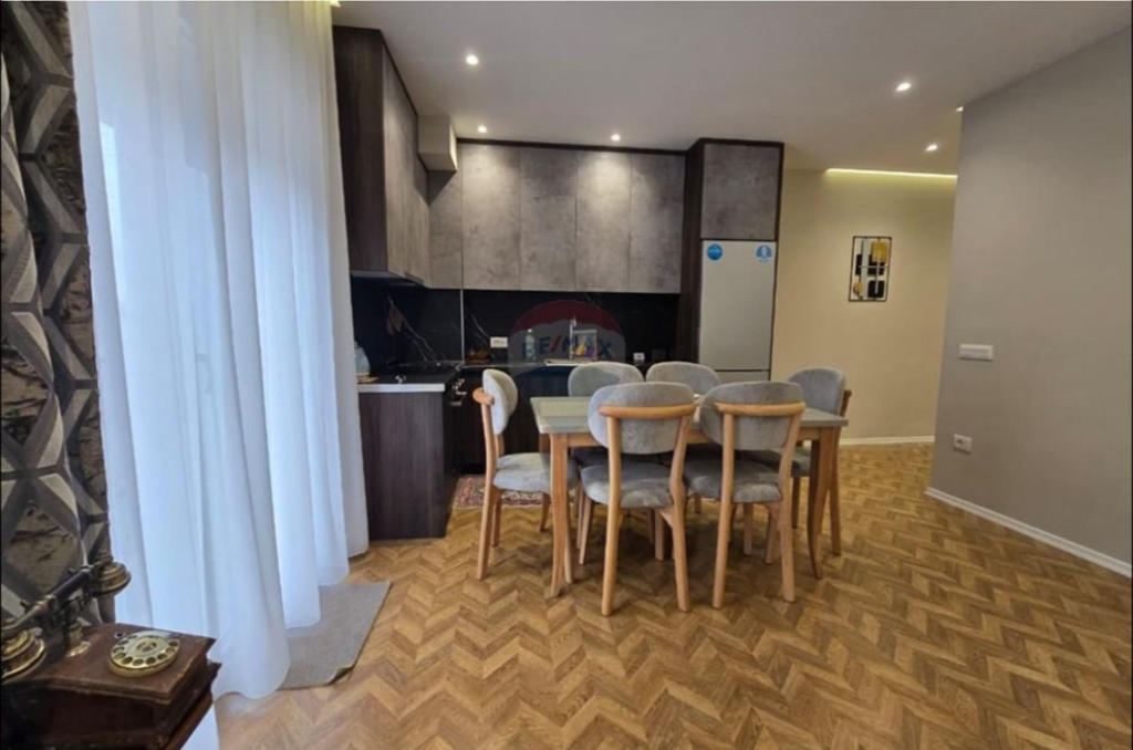 Apartament per qera 2+1+2 tek Rruga Dritan Hoxha