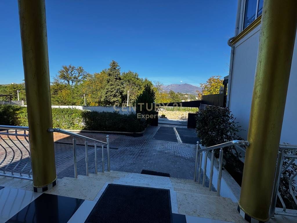 JAPIM ME QIRA HOTEL BAR RESTAURANT! 3,500 € /Muaj