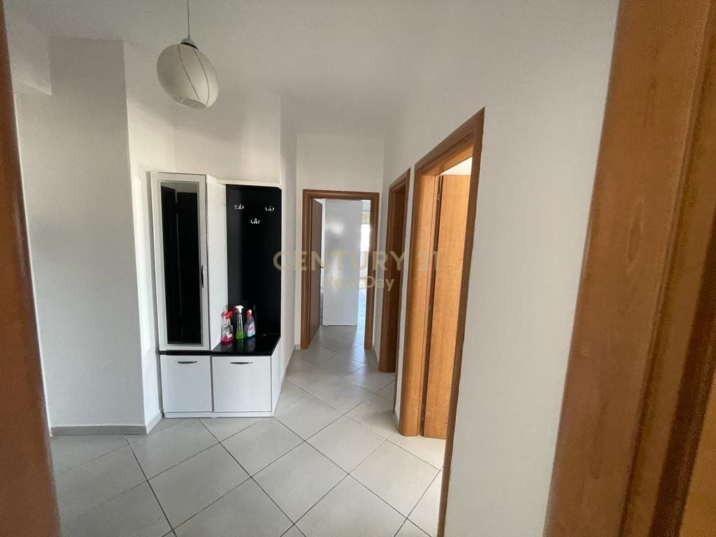 Jepet me qira apartament 2+1 te zona Ujesjellesit.