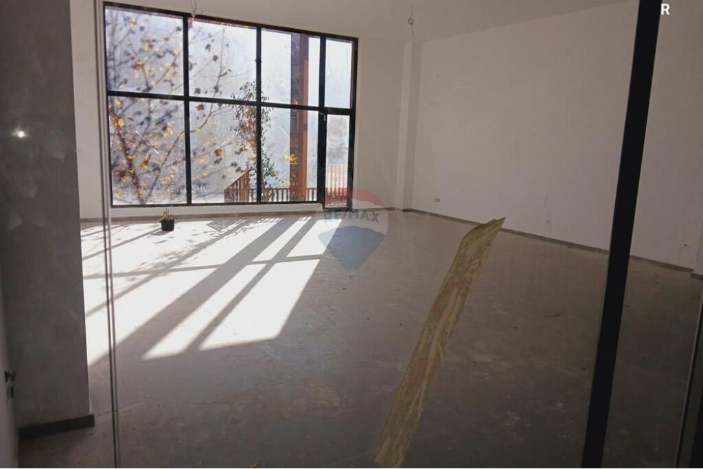 SHITET DYQAN TEK GARDEN BUILDING