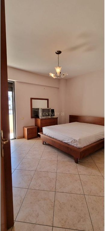 AFFITTIAMO APPARTAMENTO 2+1+2 PER UFFICIO / RESIDENZIALE, DIETRO SQUARE 21!