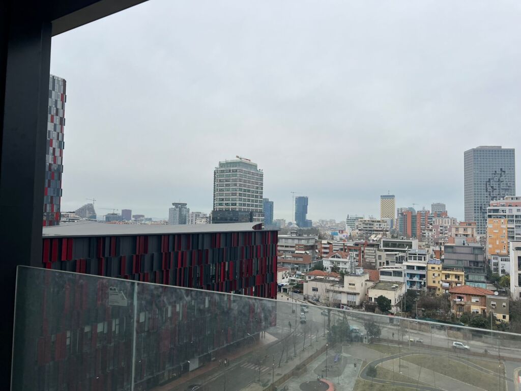 Vendesi Appartamento 3+1+2+lavanderia Vertical Forest, Air Albania