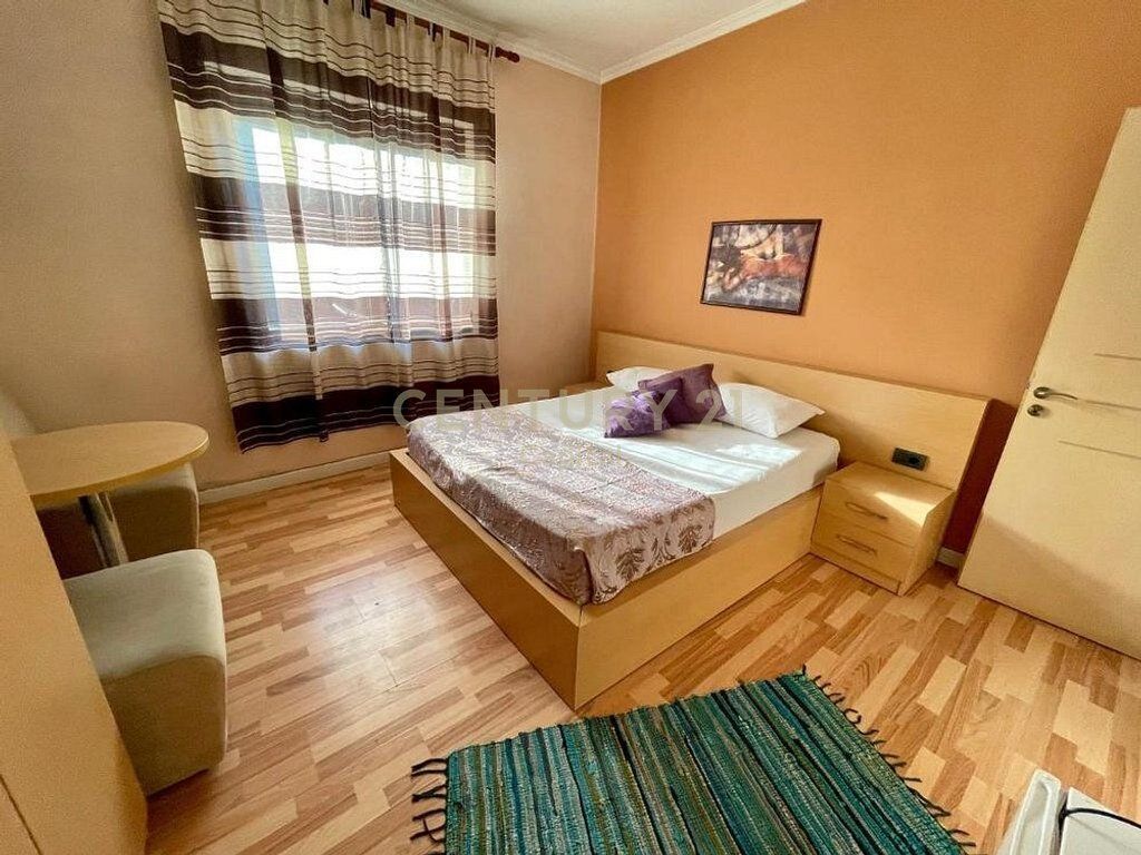 Hotel me 12 Dhoma dhe Ambient Bar-Restorant, në rrugen kryesore Laprake 2,150,000 €