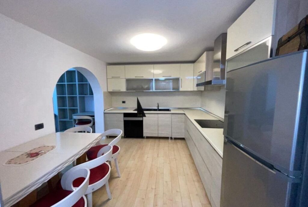 Per shitje tek Shkolla e Baletit