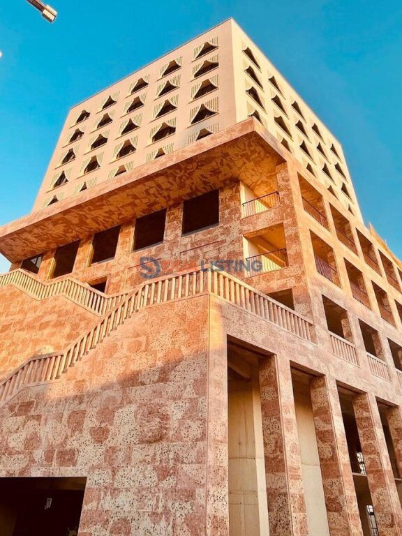 Commercial Unit for rent Book Building!