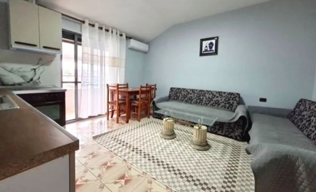 Jepet Me Qira : Apartament 2+1 &amp; 1 BLLK (Laprakë / Rr.Azem Galica ) ️ Hera e parë me qera  42.000 Lek