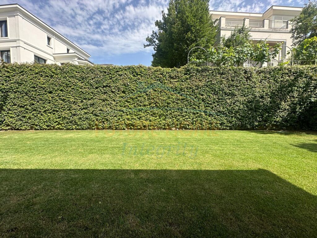 Qera, Vilë, Rolling Hill Residence, Tiranë .