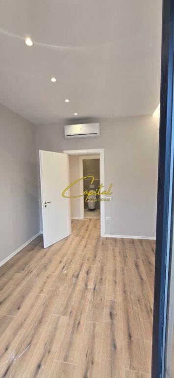 ZYRE ME QIRA 100 M2 KOMUNA E PARISIT 900 EURO