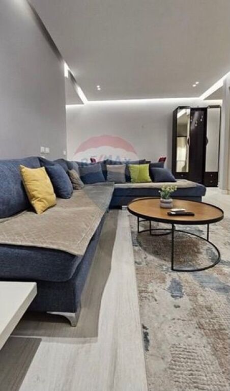 Shitet Apartament 2+1+2 tek rruga e Barrikadave ID: 530571006-4