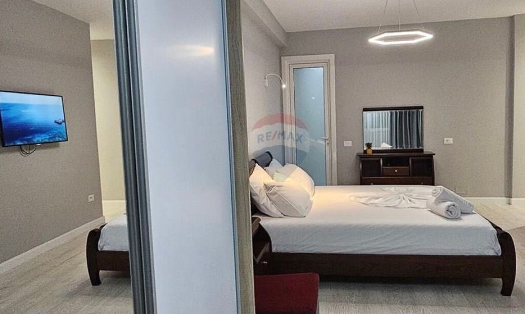 Shitet Apartament 2+1+2 tek rruga e Barrikadave ID: 530571006-4