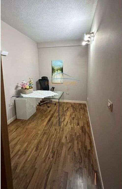 SHITET APARTAMENT 3+1 RRUGA FERIT XHAJKO, ISH REST DURRESI