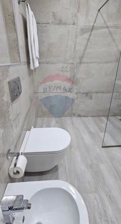 Shitet Apartament 2+1+2 tek rruga e Barrikadave ID: 530571006-4