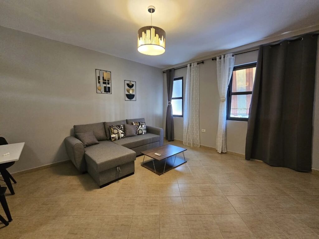 Jepet me qira 2+1 te Concord Center Rr 5 Maji