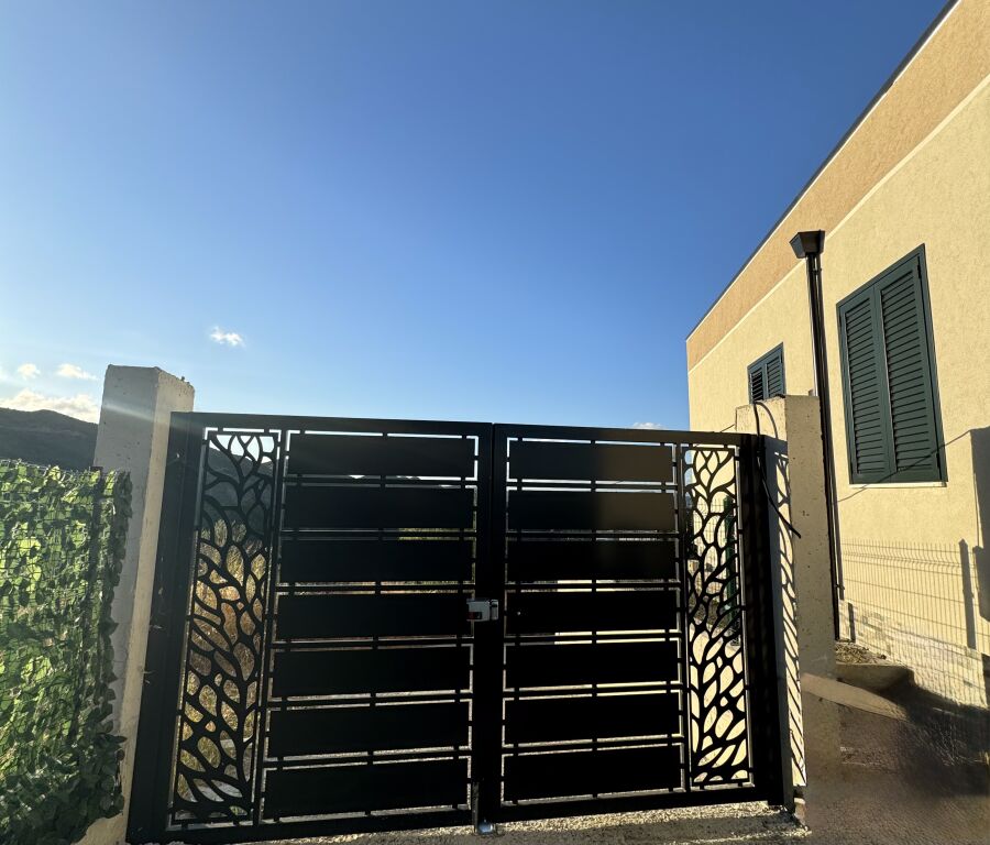 Villa with view of Lake Gjokaj + land