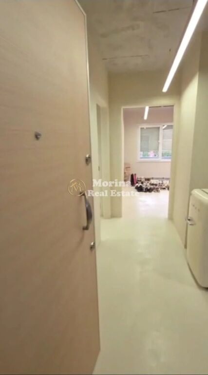 Shitje | Ambjent Biznesi | Komuna Parisit | 222000 €