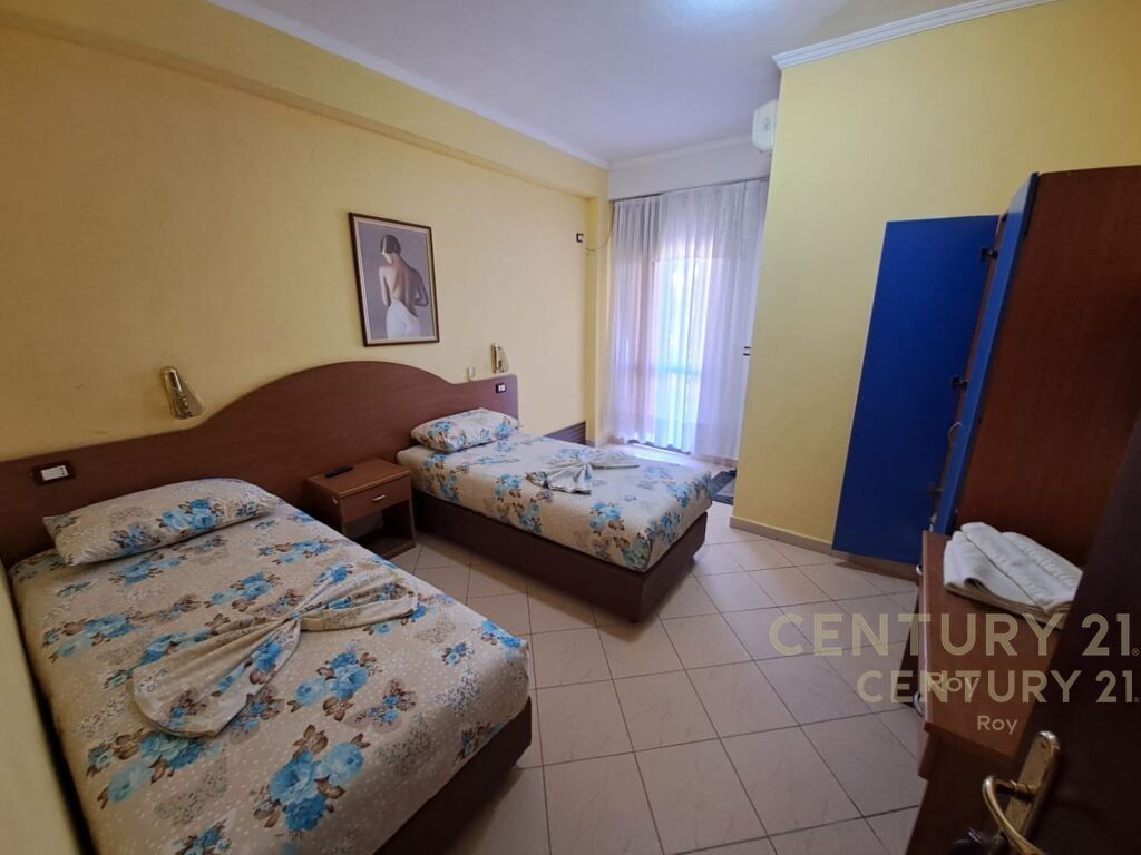 SHITET HOTEL ME 31 DHOMA NE GOLEM!!!