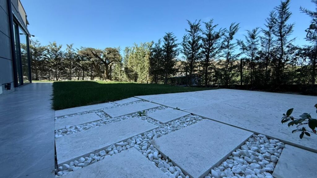 Super Apartament Luksoz 3+1 me Qira – Zonë Rezidenciale pranë TEG