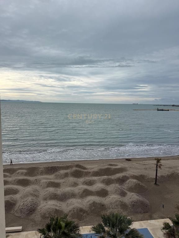 Apartament 2+1 Me Qira në Plazh, Durrës !!