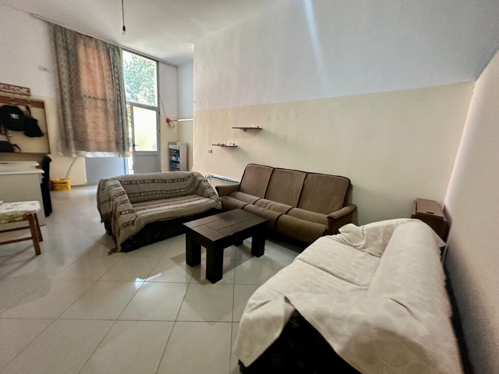 Apartament Ne Shitje Rr. Barrikadave, Tirane