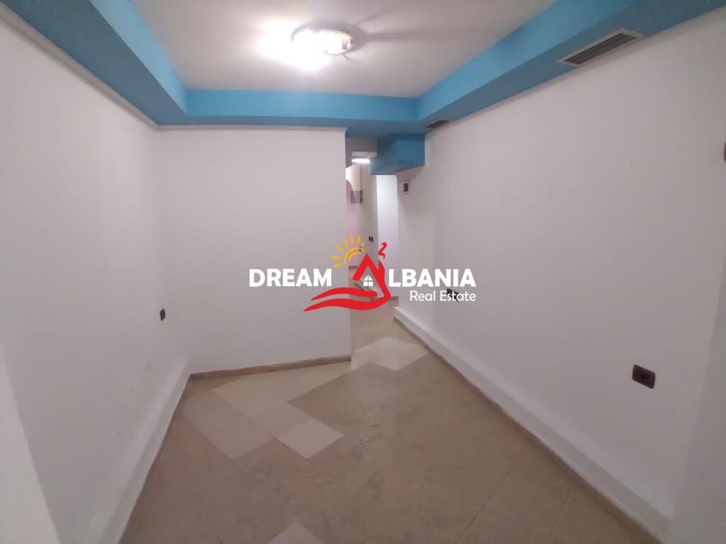 Dyqan ne shitje tek Rruga e Durresit, prane Hotel Colosseo, Tirane (ID 4171223)