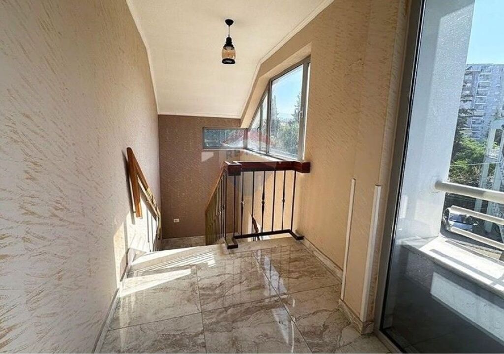 Vilë - Për Qira - Rruga e Elbasanit, Tiranë(ID: 530481001-723)