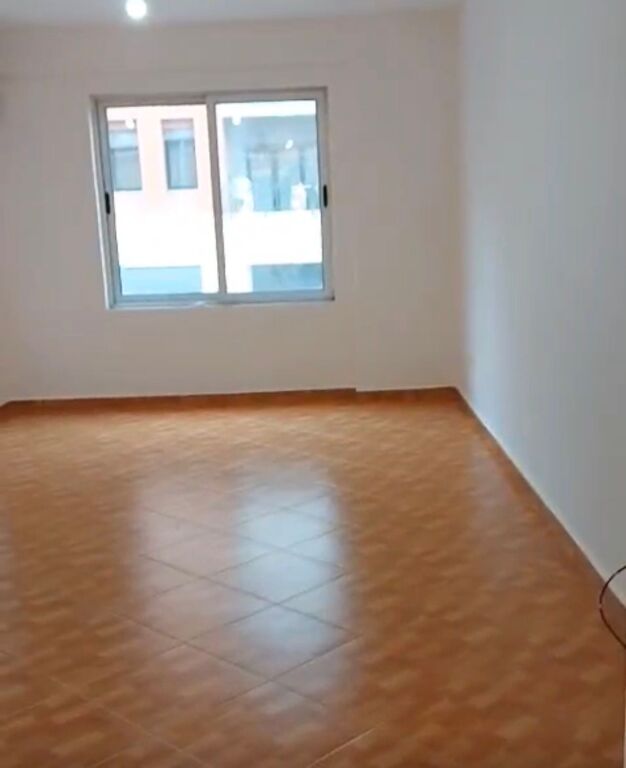 Apartament 1+1 bosh me qira prane Rrethit!