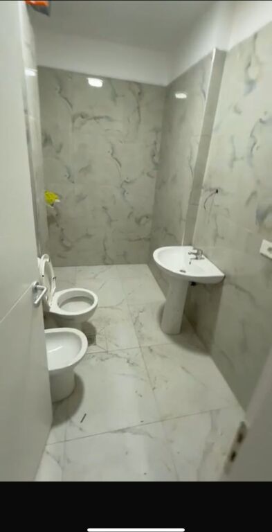 APARTAMENT ME QERA 2+1+2+BALLKON+PARKING