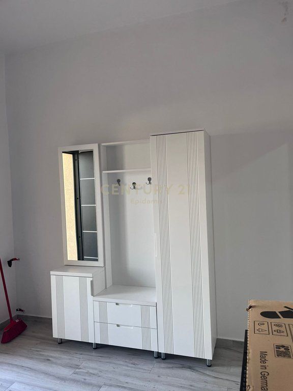 Jepet me qira kati i dytë i një shtëpie private ,ne ish kenete