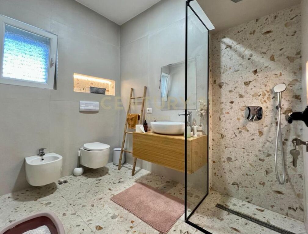 ✨ Okazion – Vilë moderne me 6 dhoma, 1 000 m² truall