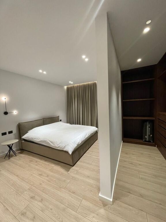 Jepet me qera  apartamenti 2+1 tek Etc 2000€