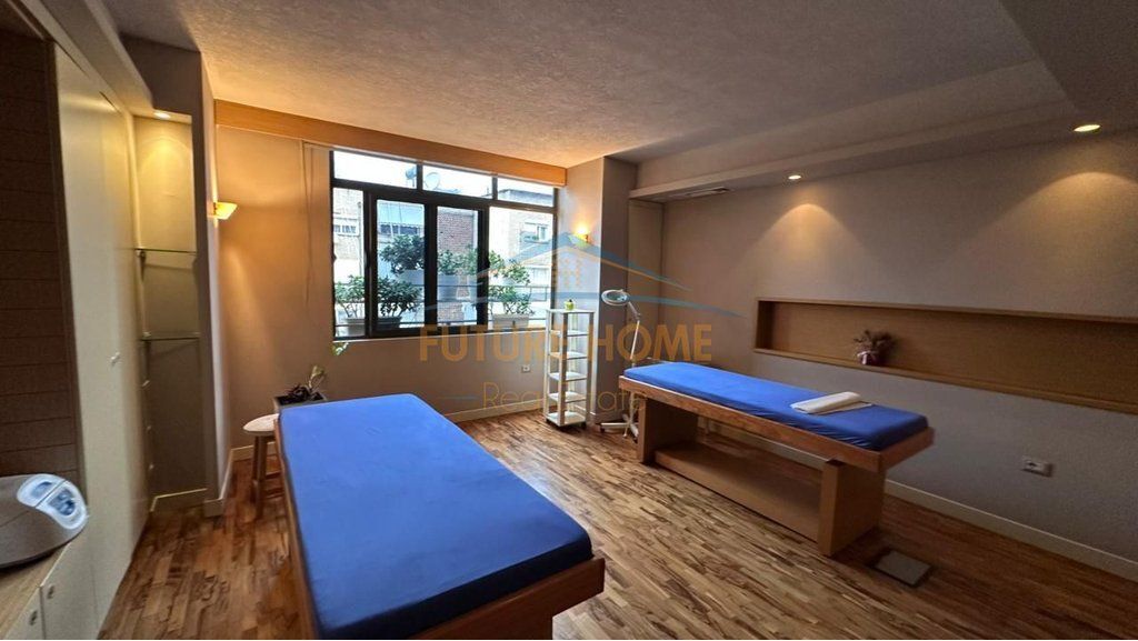 Shitet apartament 3+1+2 Rruga Ferit Xhajko